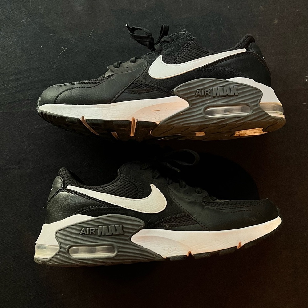 Nike Air Max Excee size 8.5 black & white